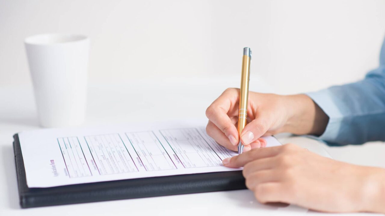 La administración no puede omitir su deber de liquidar unilateralmente un contrato estatal, para trasladarlo a la jurisdicción contenciosa