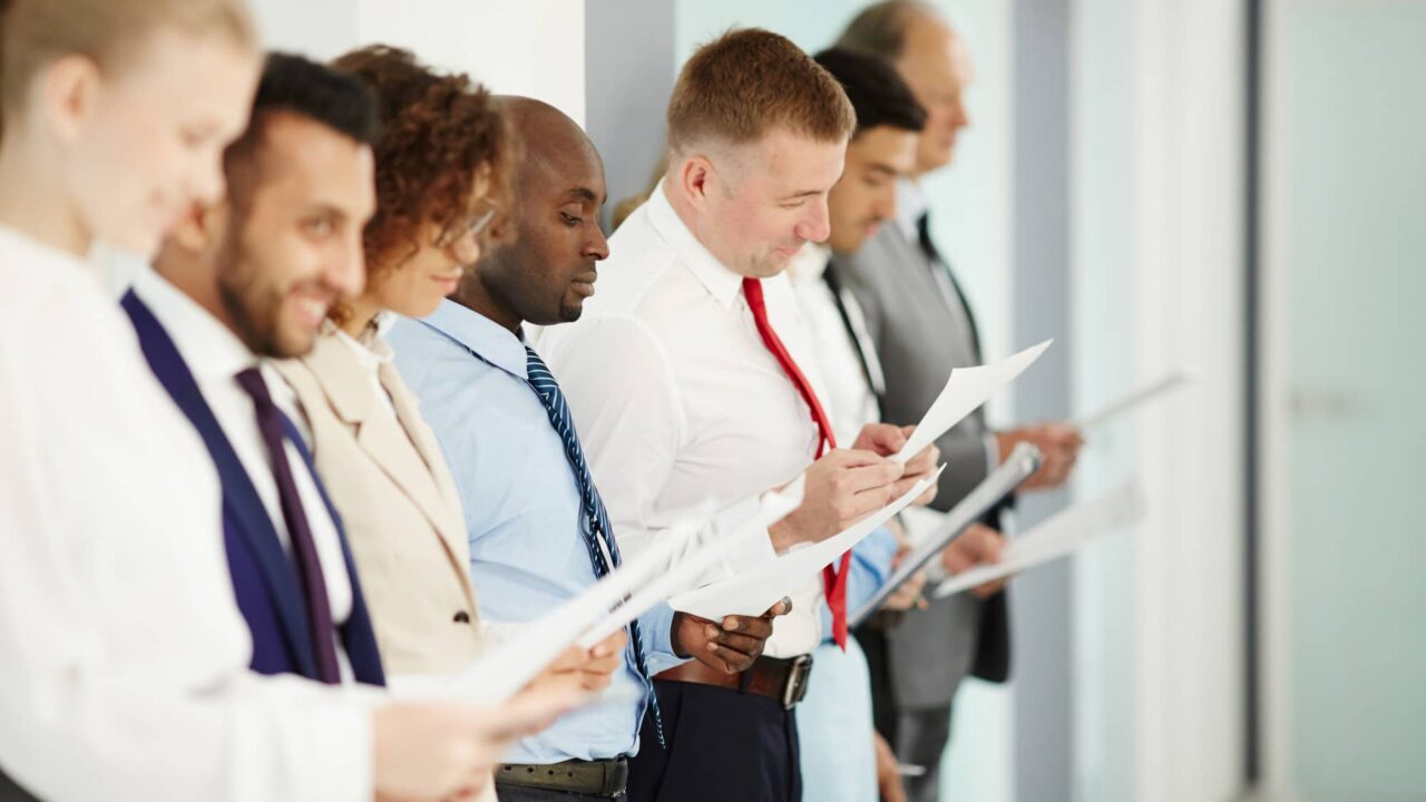 Las sociedades extranjeras que pretendan participar en procesos de contratación pública, deben suministrar sus estados financieros de conformidad de acuerdo a las leyes colombianas