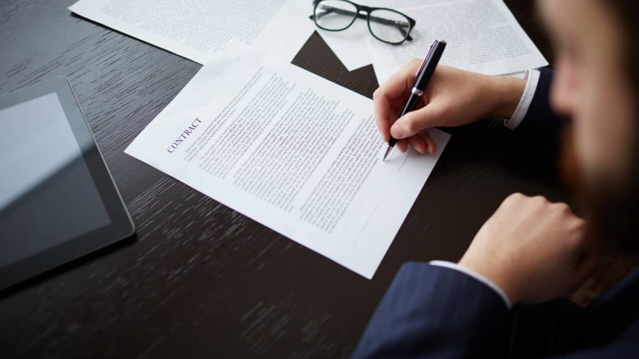 Inaplicabilidad del equilibrio contractual a los contratos estatales especiales, sometidos a las reglas del derecho privado