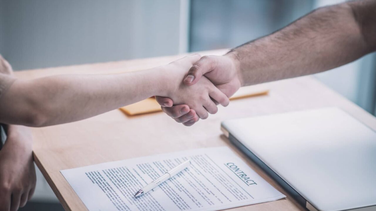 Notificación de la liquidación y terminación unilateral del contrato estatal debe hacerse en los términos del CPACA