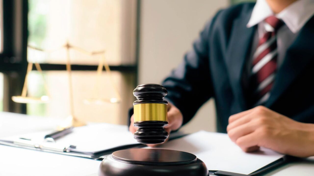 Suspenden a servidor público que al mismo tiempo ejercía como apoderado judicial dentro de un proceso civil