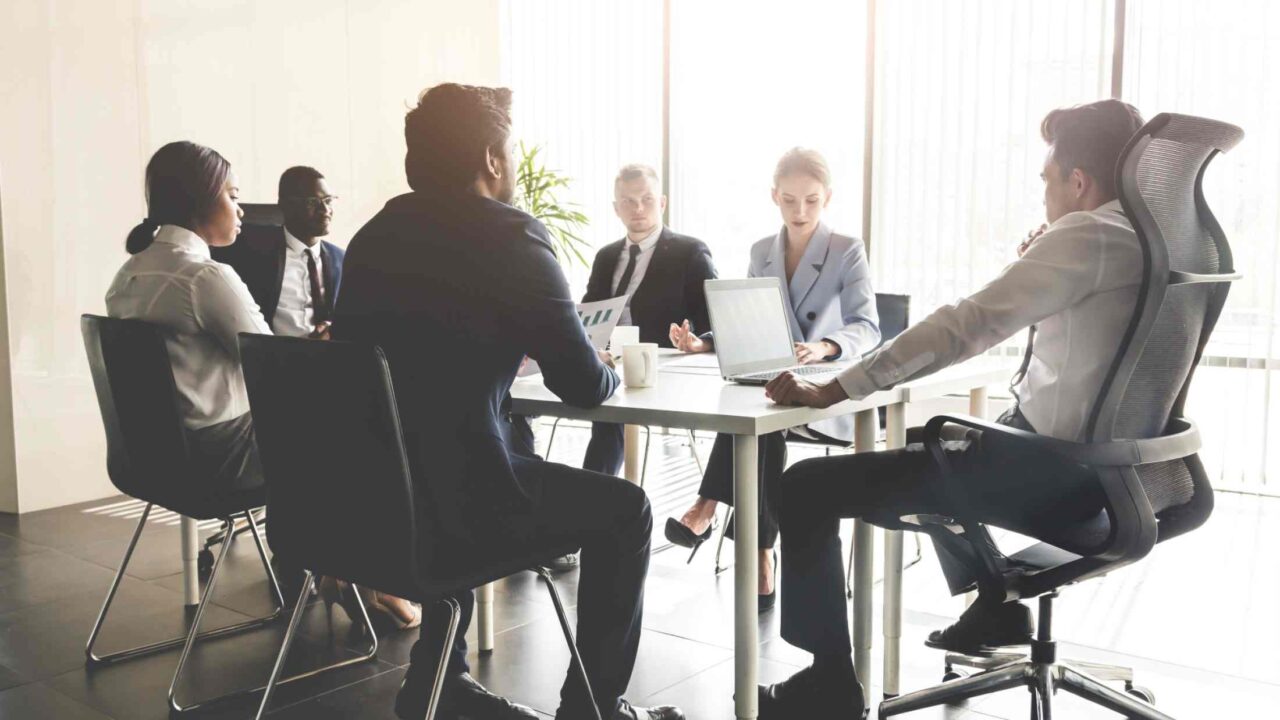 Servidor judicial puede pertenecer a Junta Directiva de persona jurídica diferente a las sociedades comerciales.