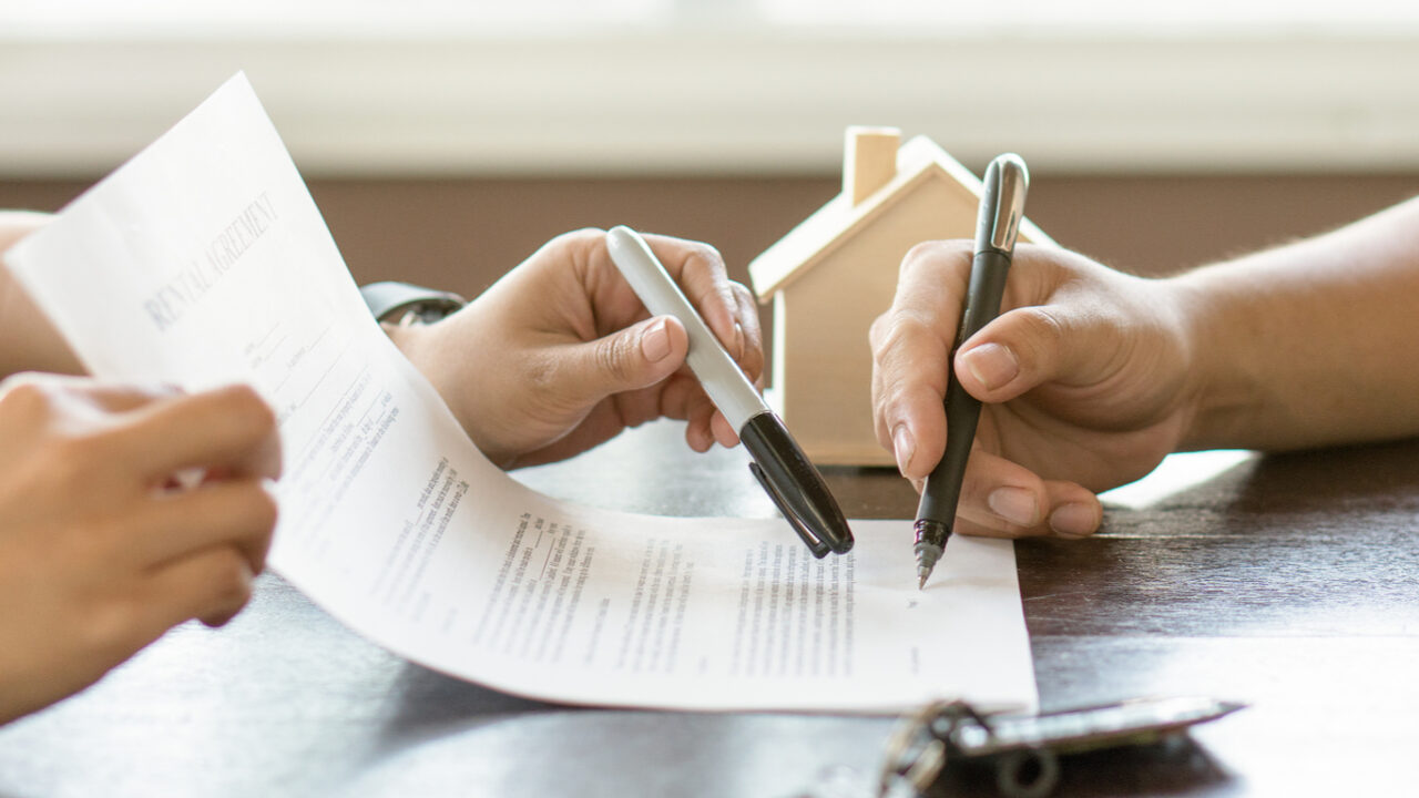 Opciones que debe adelantar el consorcio o unión temporal, cuando a uno de sus integrantes le sobreviene una inhabilidad o incompatibilidad durante la ejecución del contrato.