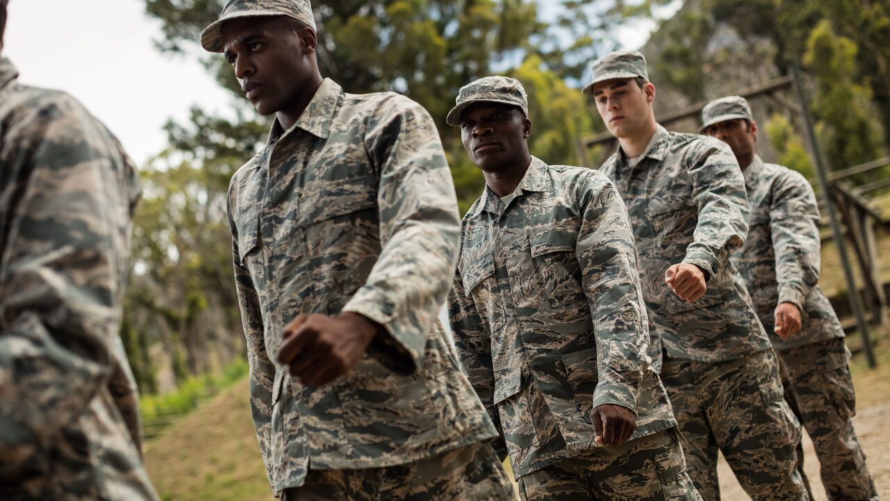 Medios de prueba para acreditar la situación militar de las personas naturales que pretenden suscribir un contrato de prestación de servicios con el Estado.