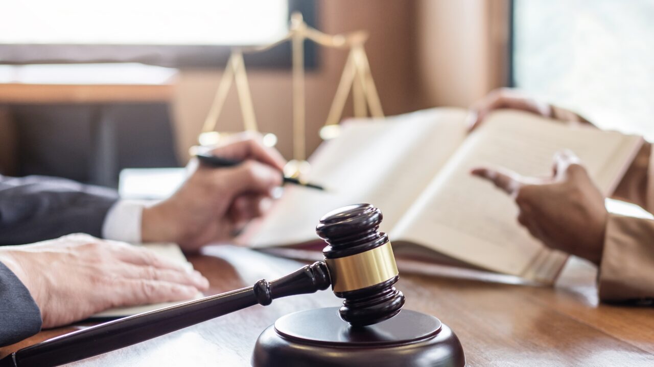 La nulidad simple es el medio de control procedente para estudiar la legalidad de los actos de carácter registral.