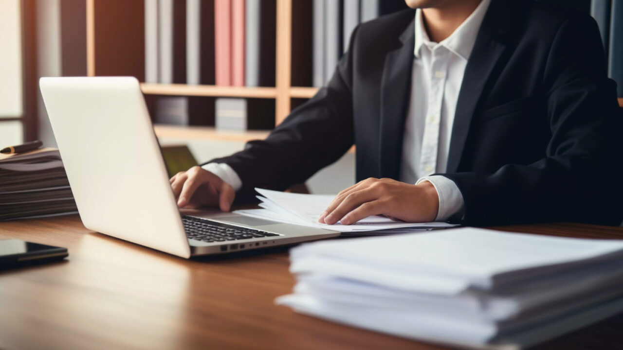 Obligación del adjudicatario de verificar que, el contrato a suscribir, cuenta con el mismo clausulado publicado por la entidad en la fase precontractual.