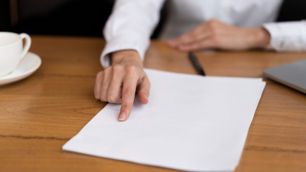 Improcedencia del recurso de súplica contra la decisión que niega el trámite de la tacha de falsedad.