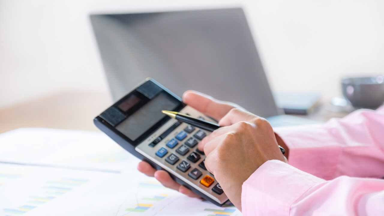 Proyecto de ley busca modernizar la profesión contable y exige acreditar la competencia profesional cada cinco años.