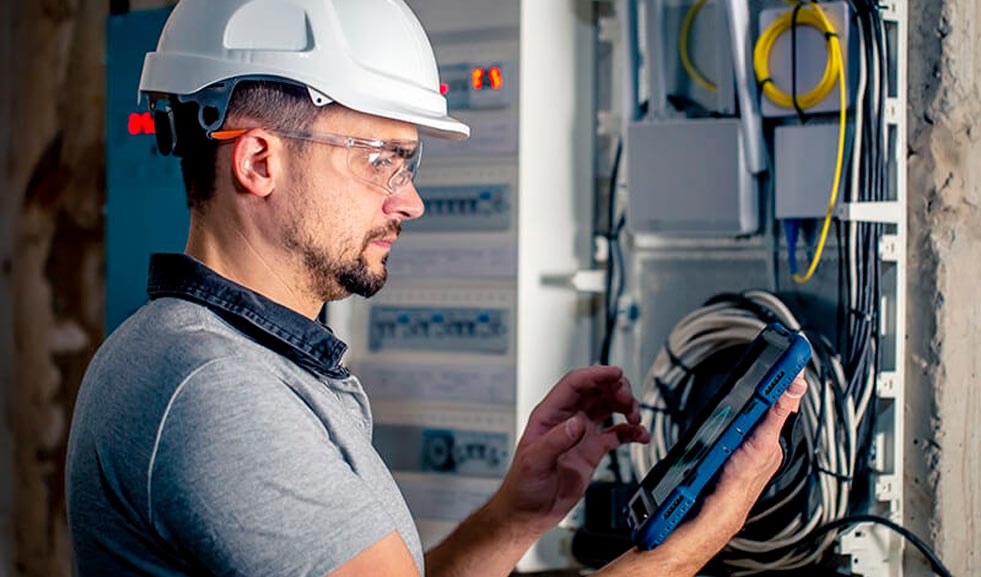 Ministerios impulsan la vinculación de técnicos electricistas certificados en proyectos de transición energética